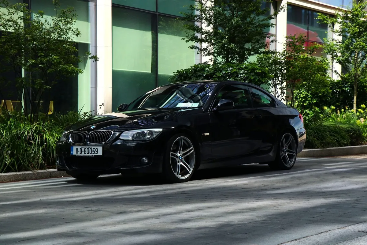 BMW 3-Series 2011 - Image 2