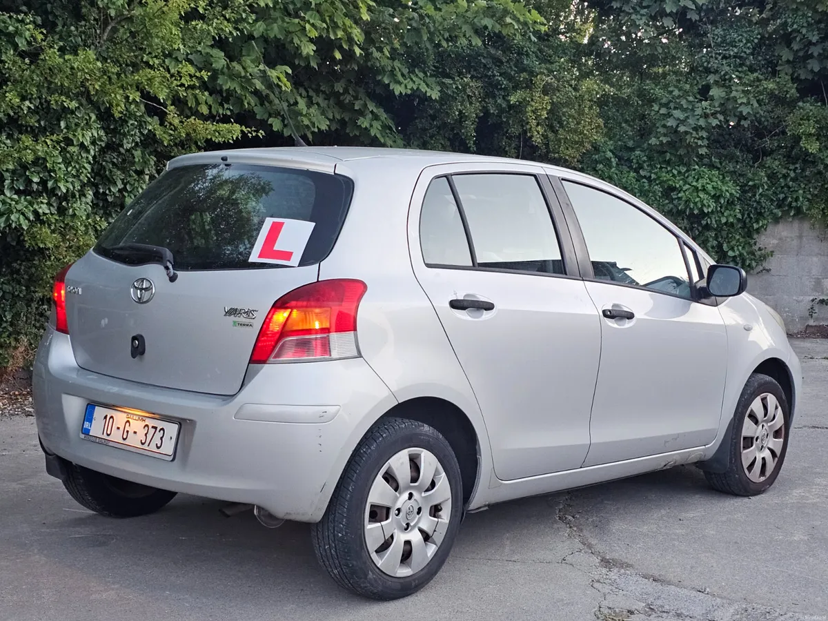 €2222 Toyota Yaris 2010 petrol ⛽️ 1.0L €2222 - Image 5
