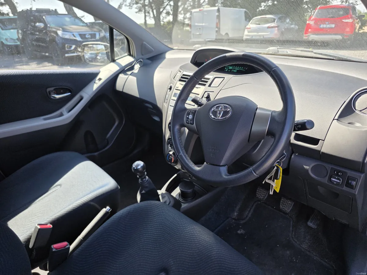 Toyota Yaris 2010 LOW KMS - Image 4