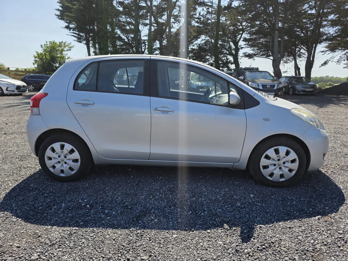 Toyota Yaris 2010 LOW KMS - Image 5