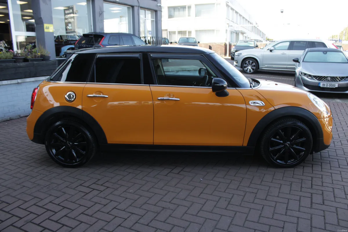 2.0SD COOPER EDITION 5DR HATCHBACK AUTO // AS NEW - Image 3