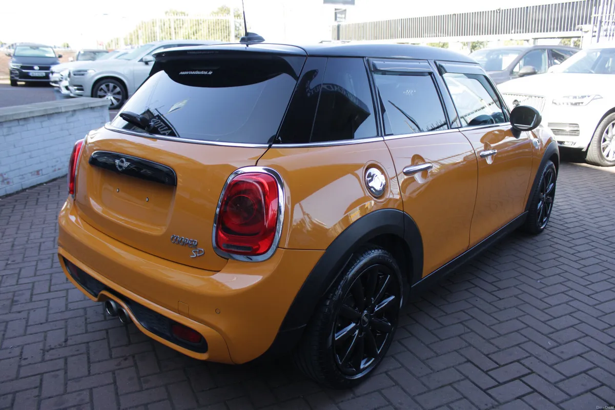 2.0SD COOPER EDITION 5DR HATCHBACK AUTO // AS NEW - Image 4
