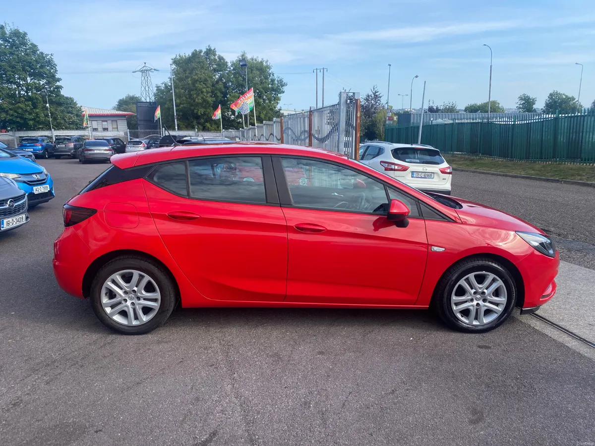 Opel Astra 2018 - Image 3