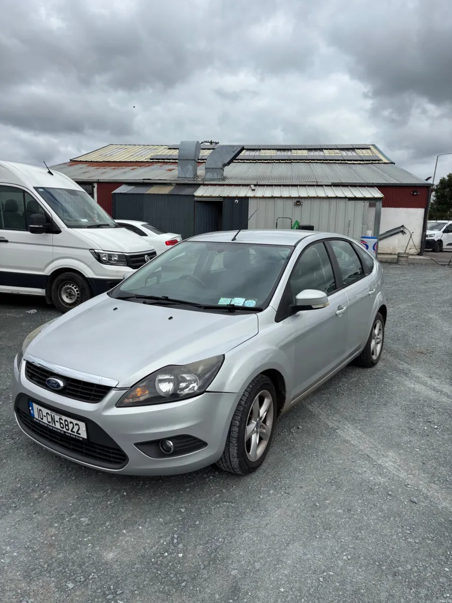 Ford Focus 2010 - Image 2