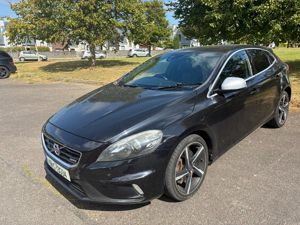 15 VOLVO V40 2.0D4 R-DESIGN - Image 2