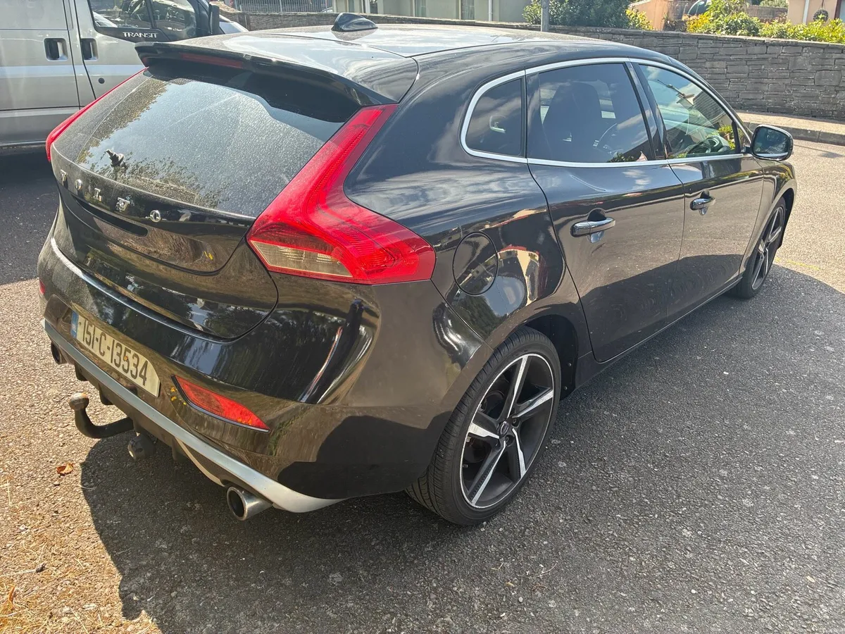 15 VOLVO V40 2.0D4 R-DESIGN - Image 5