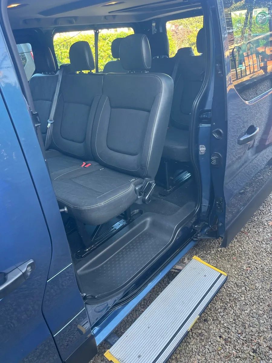 9 seater Renault Trafic wav - Image 2