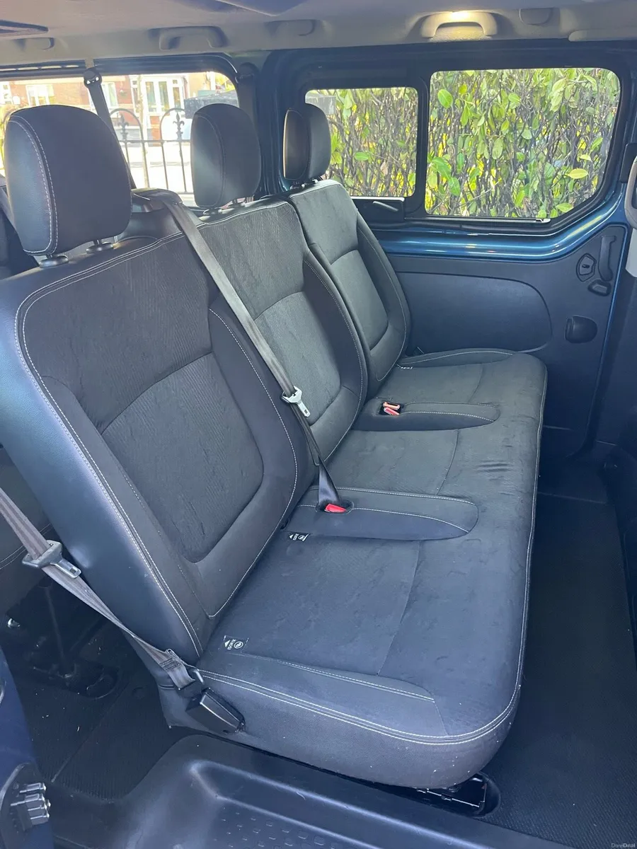 9 seater Renault Trafic wav - Image 5
