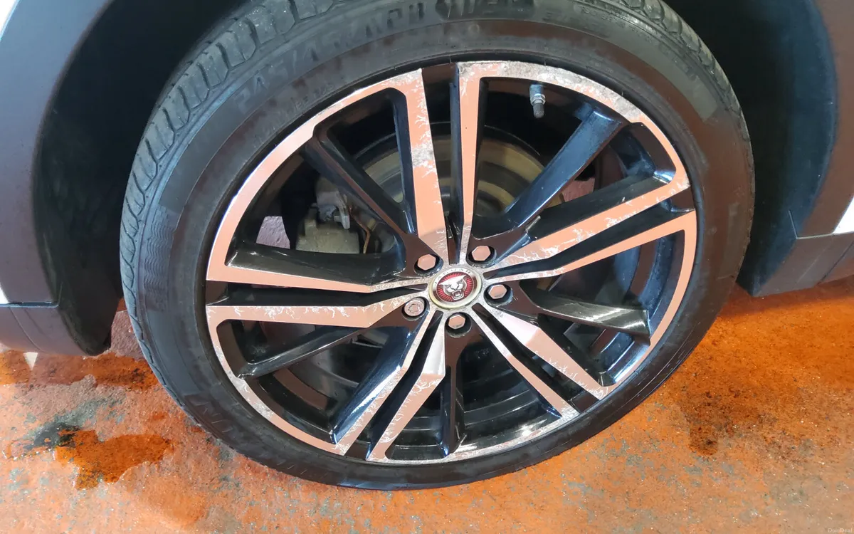 Jaguar E-Pace 2018 - Image 4