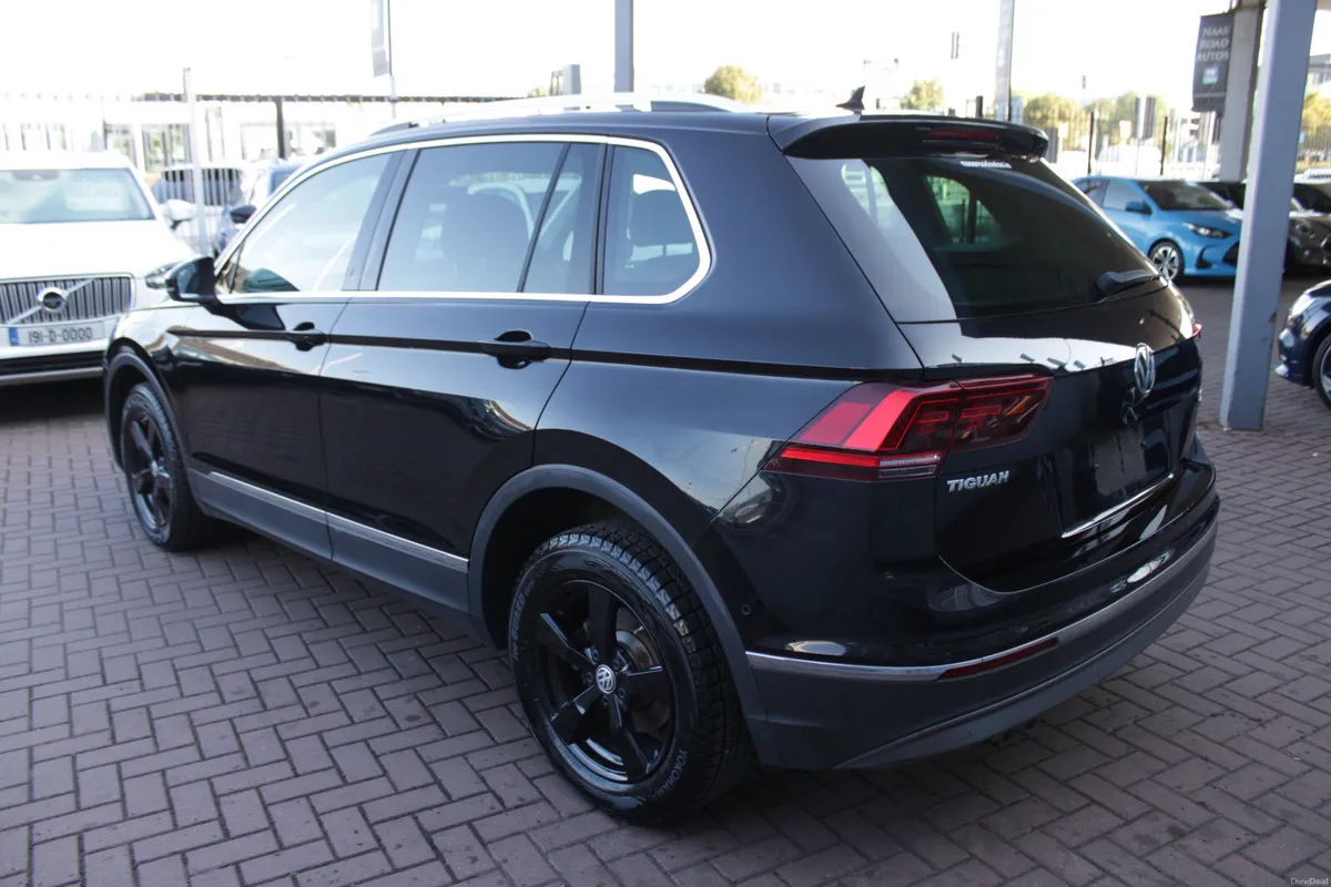 2.0TDI 4-MOTION HIGHLINE EDITION  5DR ESTATE AUTOM - Image 6