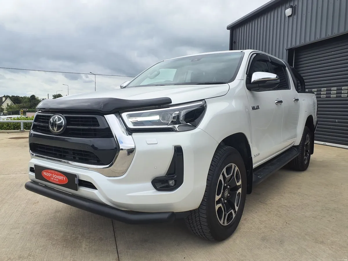 Toyota Hilux 2024 Invincible Auto - Image 2