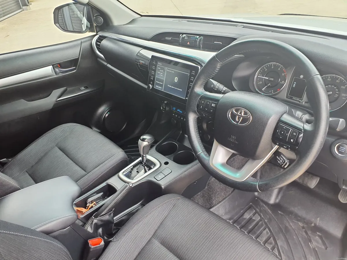 Toyota Hilux 2024 Invincible Auto - Image 6