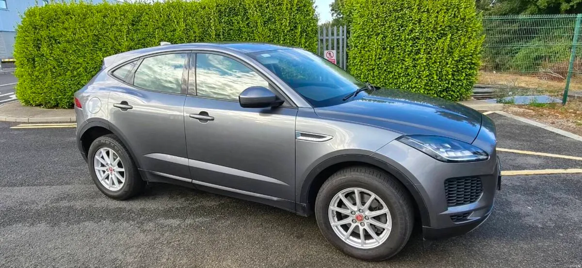 Jaguar E-Pace 2.0D - Image 4