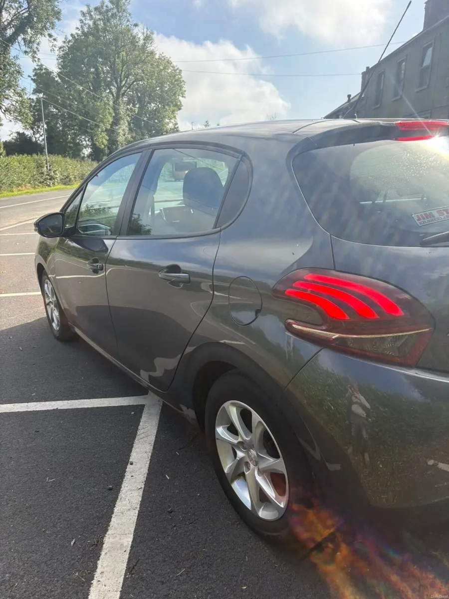 Peugeot 208 2017 - Image 2