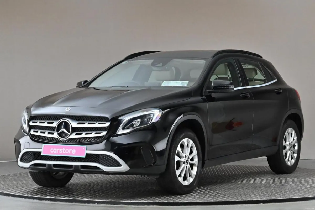 Mercedes-Benz GLA GLA 180 **BEIGE LEATHER** - Image 3