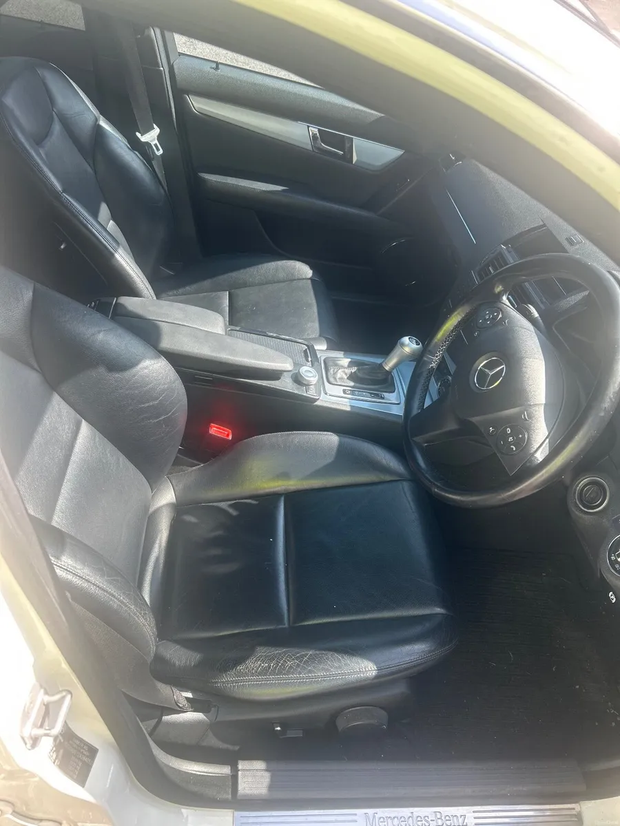 Mercedes-Benz C-Class 2010 - Image 4