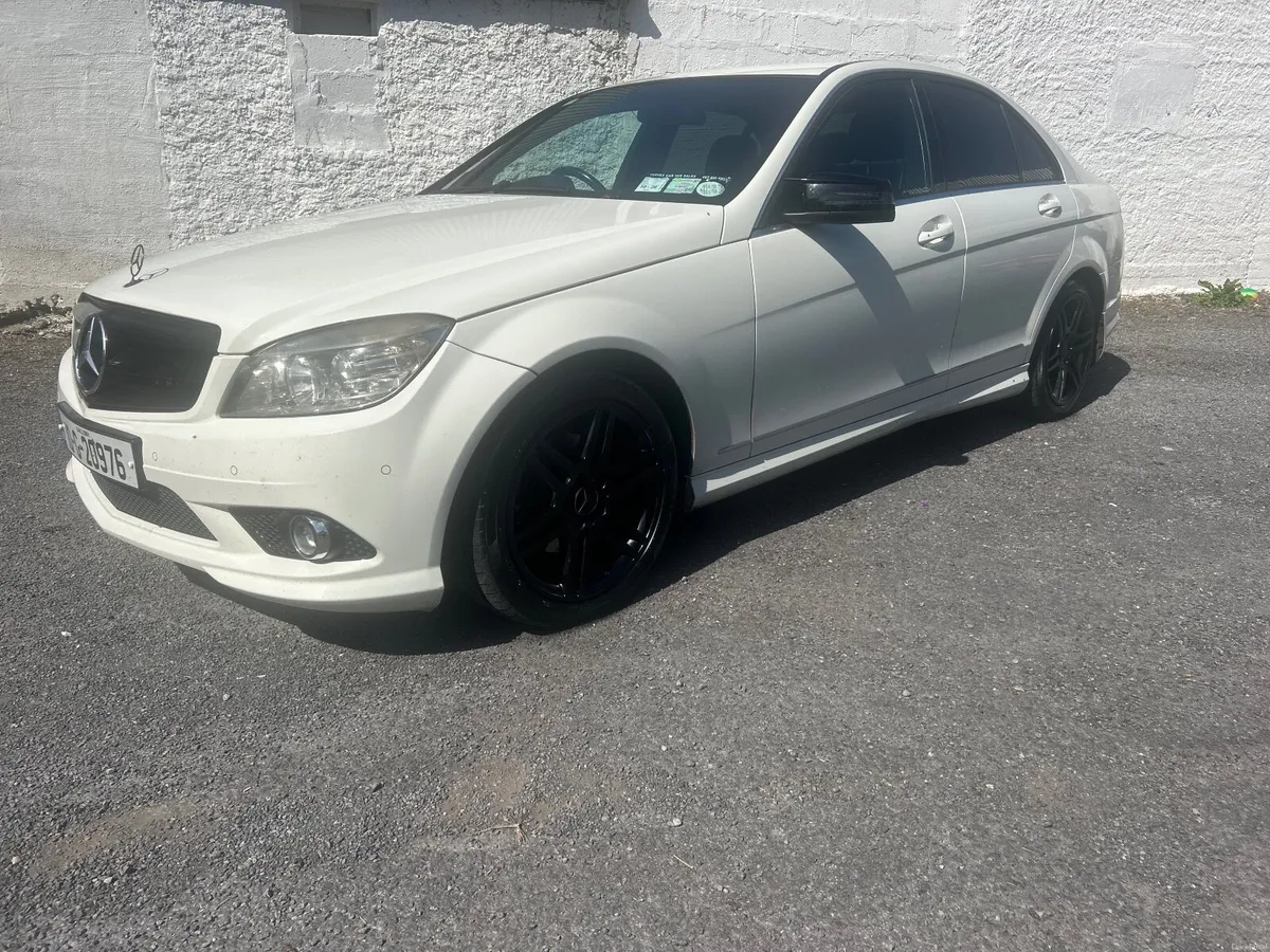 Mercedes-Benz C-Class 2010 - Image 2