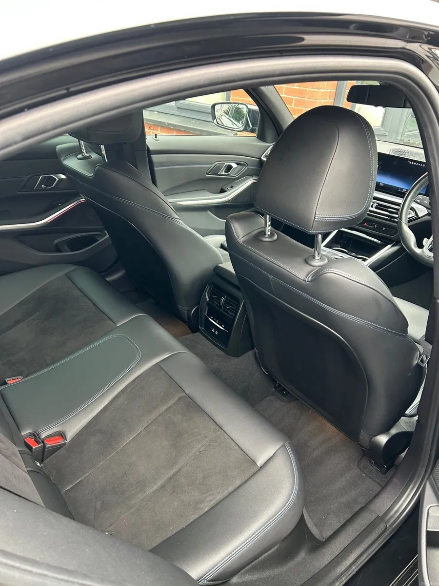BMW 3-Series 2024 - Image 4