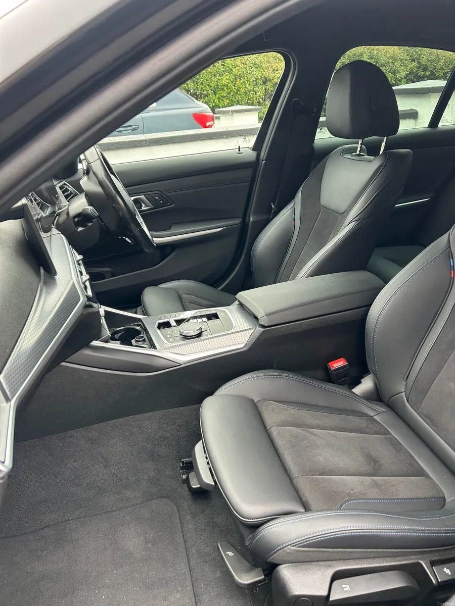 BMW 3-Series 2024 - Image 5