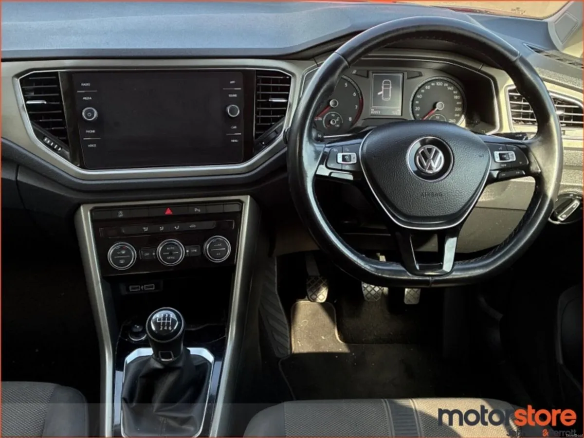 Volkswagen T-Roc 1.5 TSI 150bhp Design 1 owner - Image 4