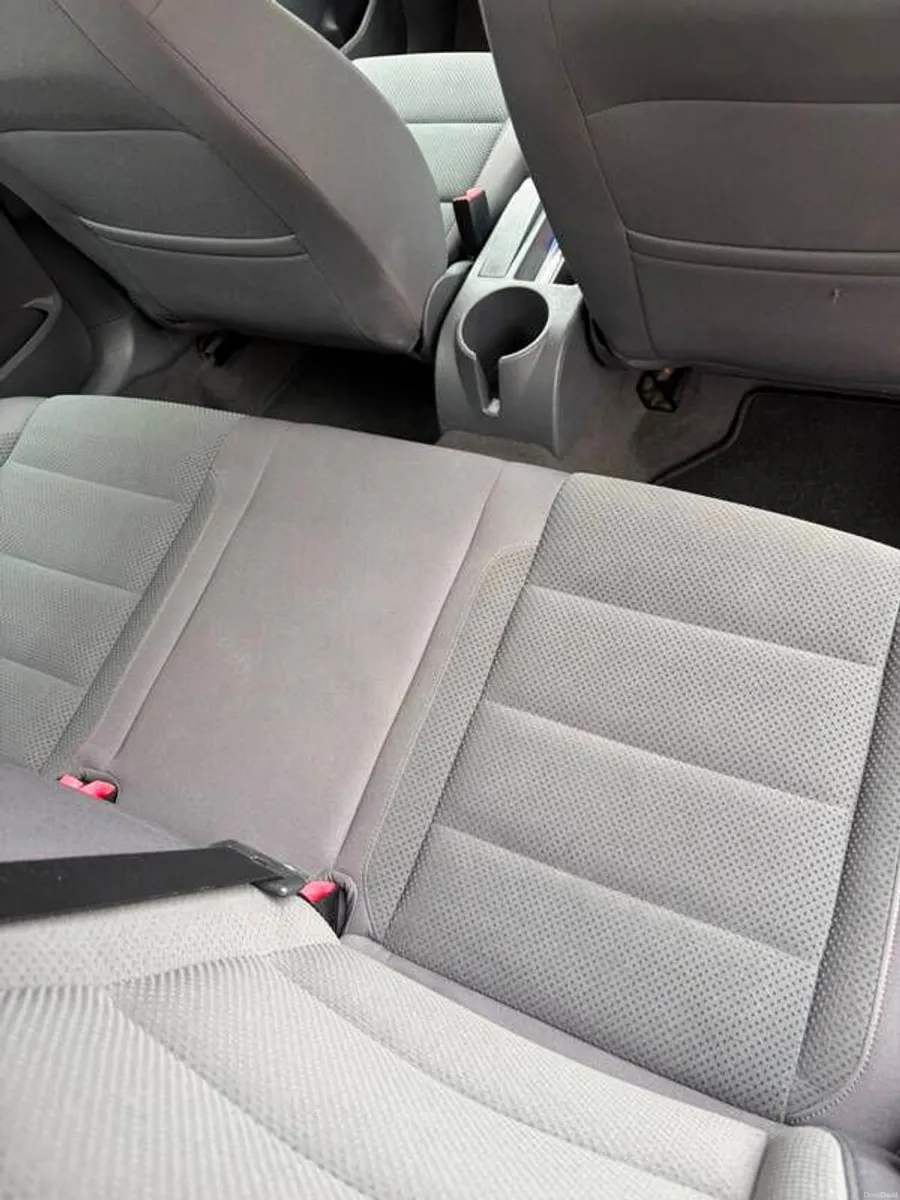 2005 Volkswagen Golf - Image 6