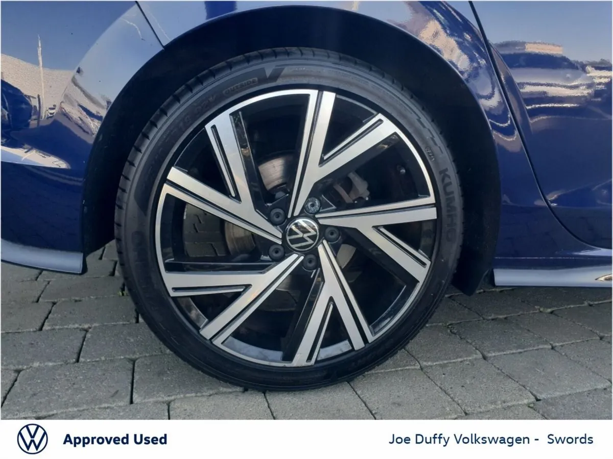 Volkswagen Golf 1.5 TSI 130HP R-Line - Image 6