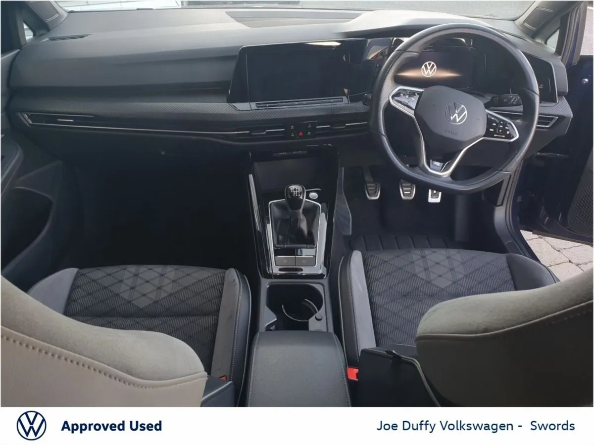 Volkswagen Golf 1.5 TSI 130HP R-Line - Image 2
