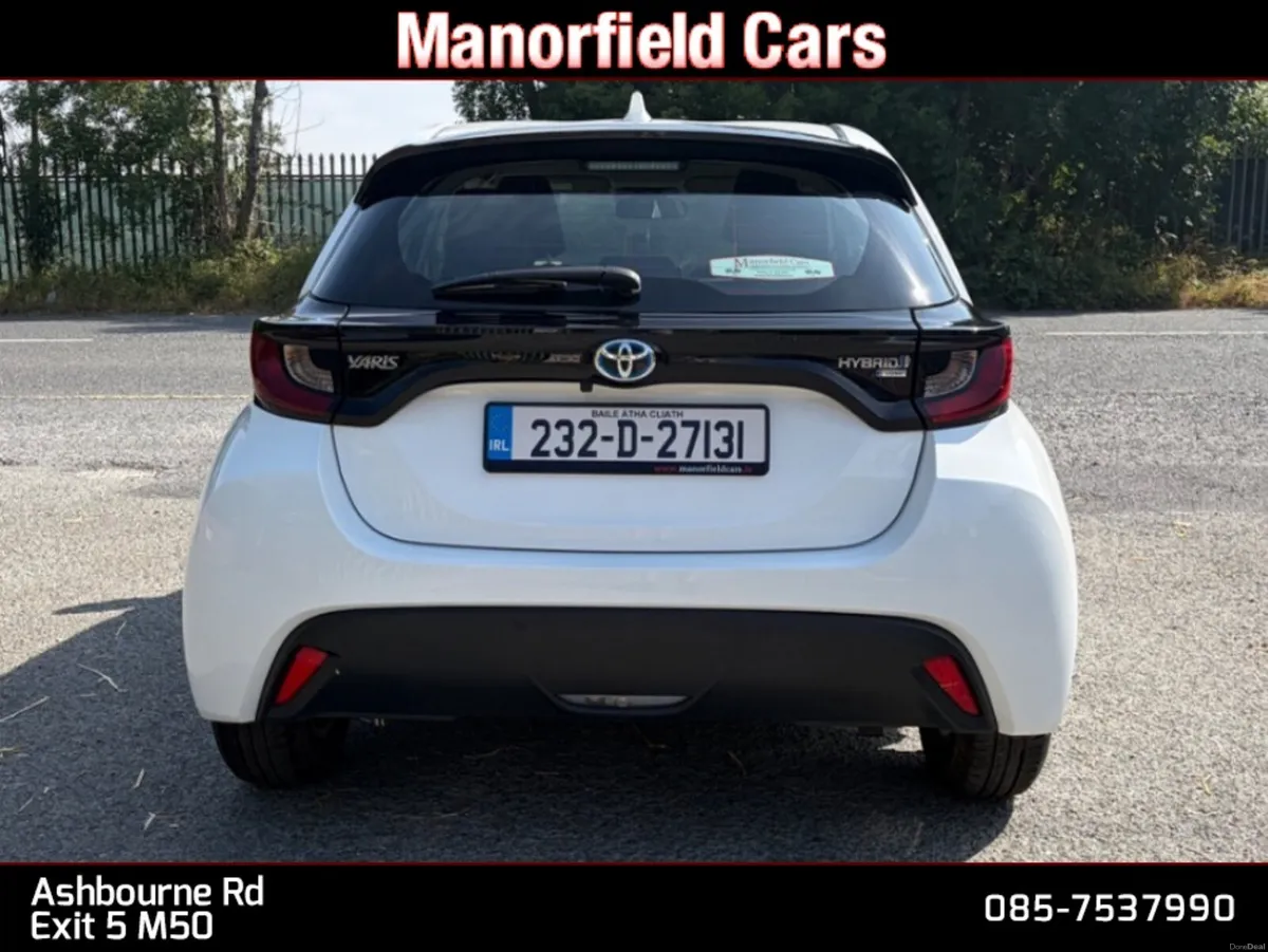 2023 232 Toyota Yaris Luna 1.5 Petrol Hybrid - Image 5