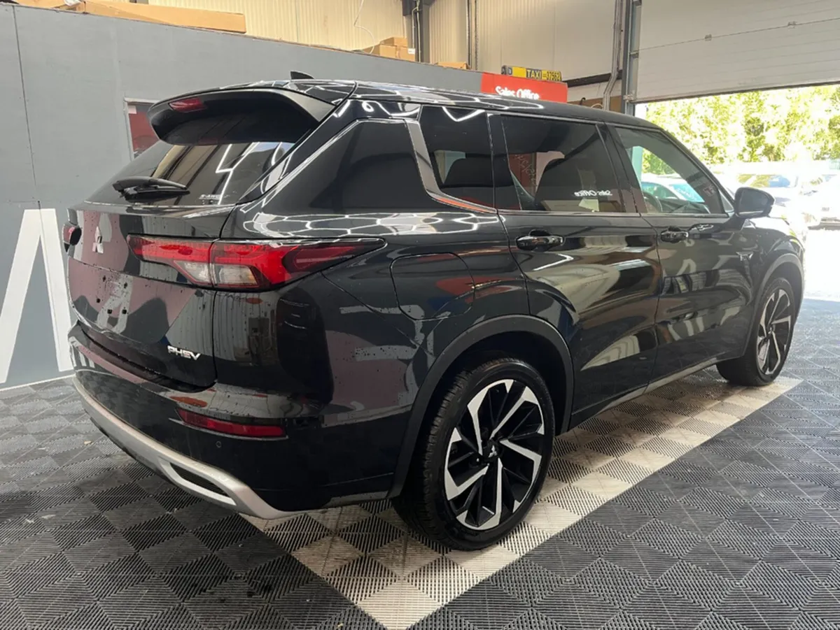 Mitsubishi Outlander 2024 MITSUBISHI OUTLANDER 4WD - Image 3