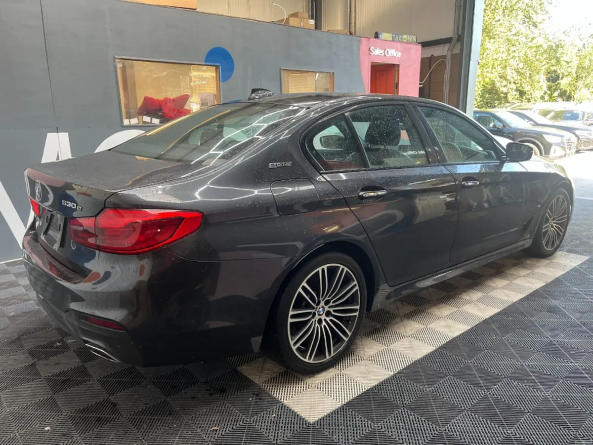 BMW 5-Series 2019 BMW 5 530E M-SPORT IPERFORMANCE - Image 4