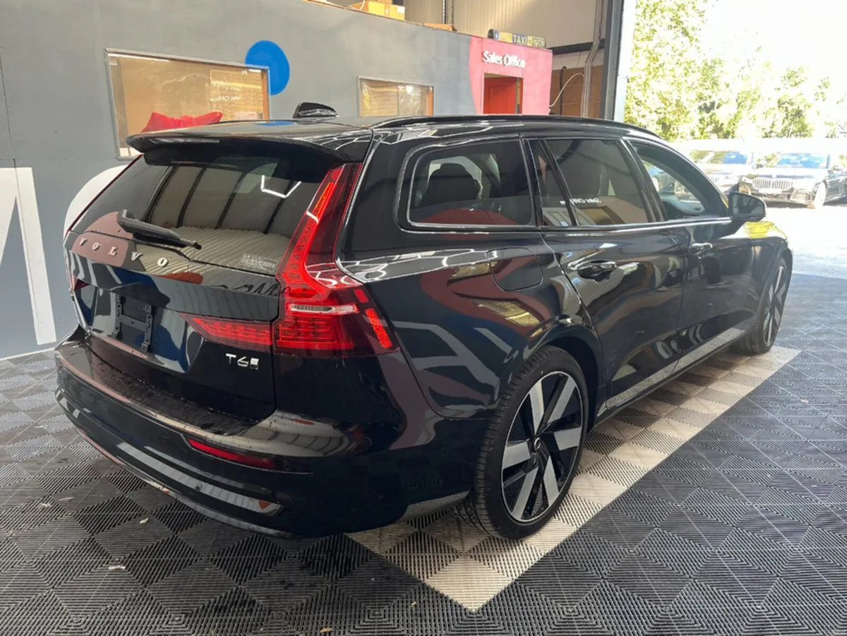 Volvo V60 2025 VOLVO V60 4WD ULTRA T6 AWD PLUG-IN - Image 3