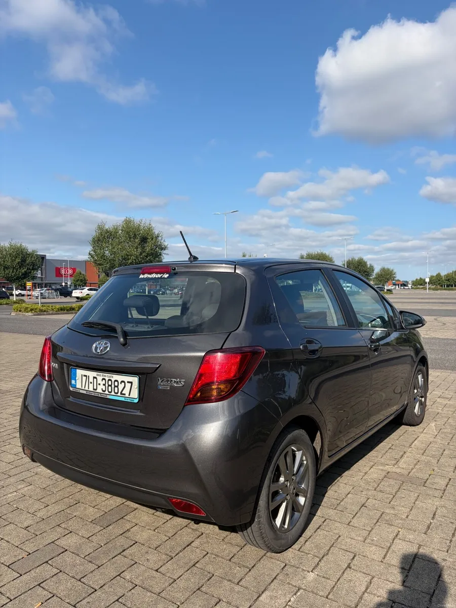 Toyota Yaris 2017 - Image 2