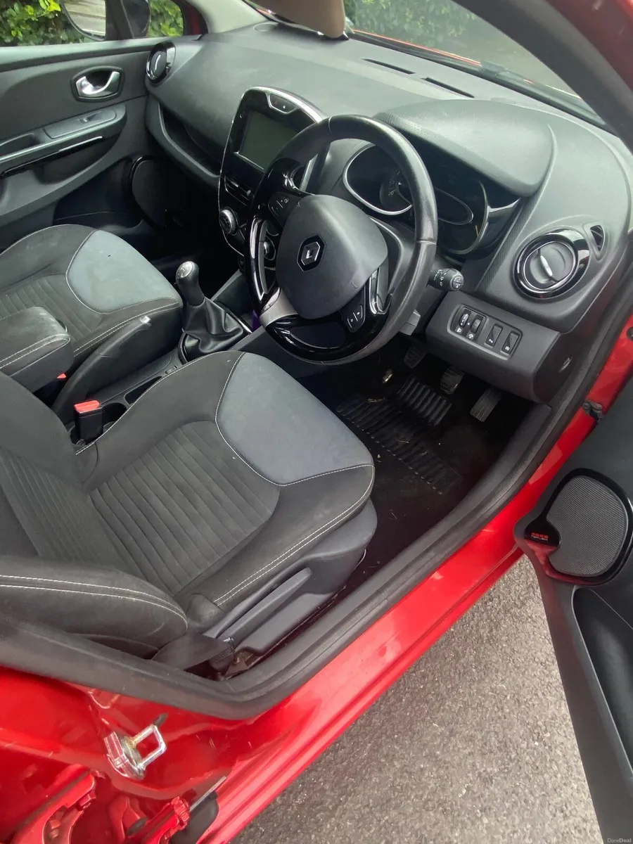 Renault Clio 2015 - Image 2