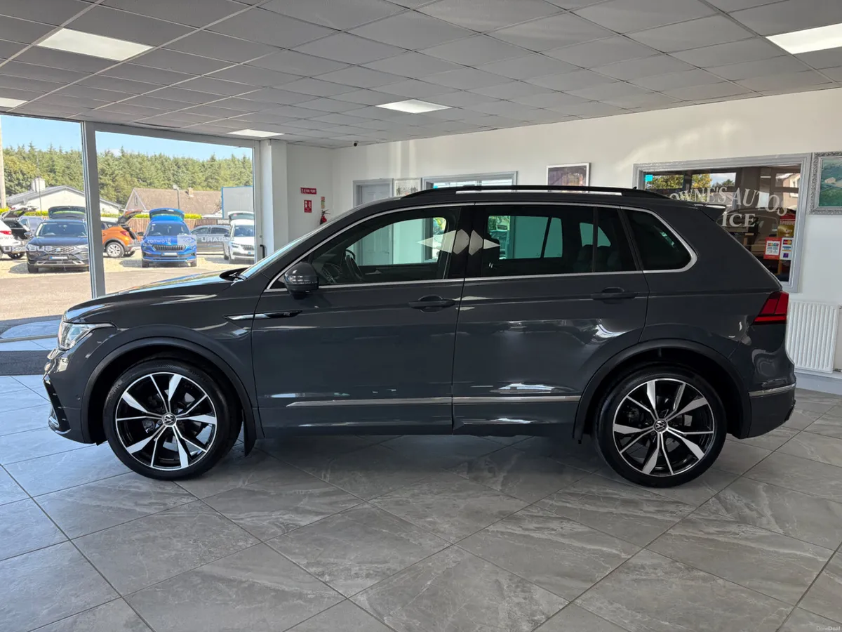 2023 (232) Volkswagen Tiguan R-Line - Image 6
