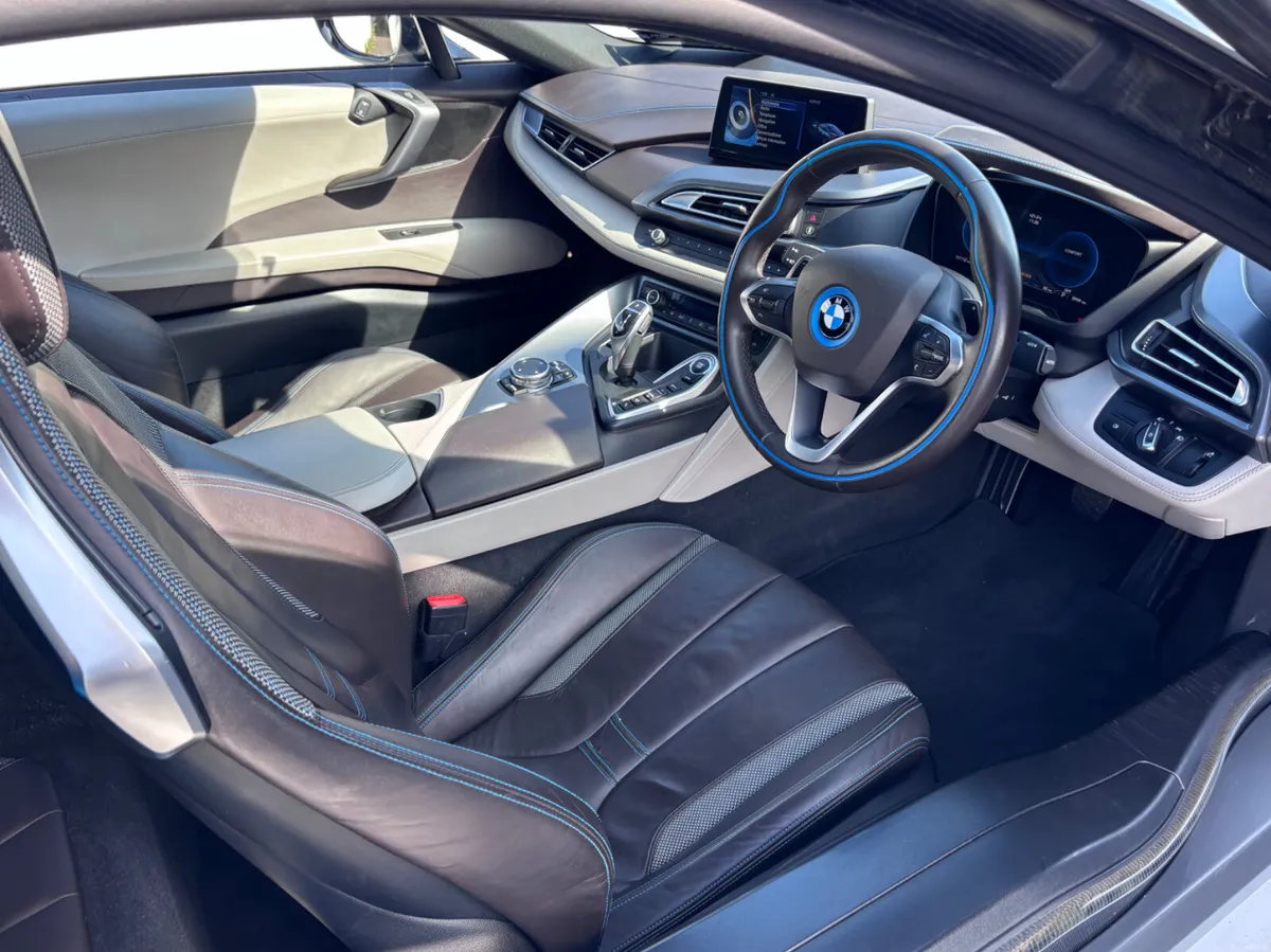 BMW i8 2017 - Image 2