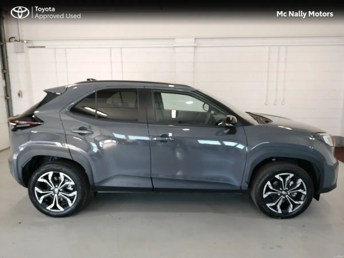 Toyota Yaris Cross 262 Lunasport Mono Demonstrator - Image 3