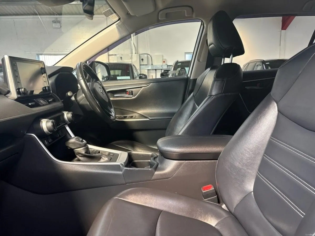 Toyota RAV4 HYBRID SOL 2WD AUTO - Image 6