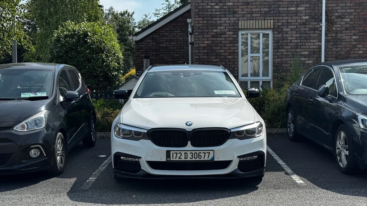 BMW 525 M Sport G31 automatic estate - Image 2