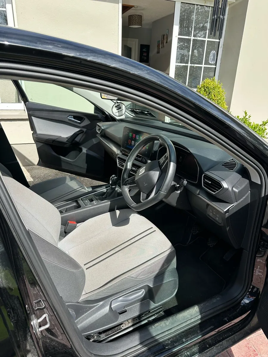 Black seat LEON 2.0TDI 115HP SE 5DR - Image 5