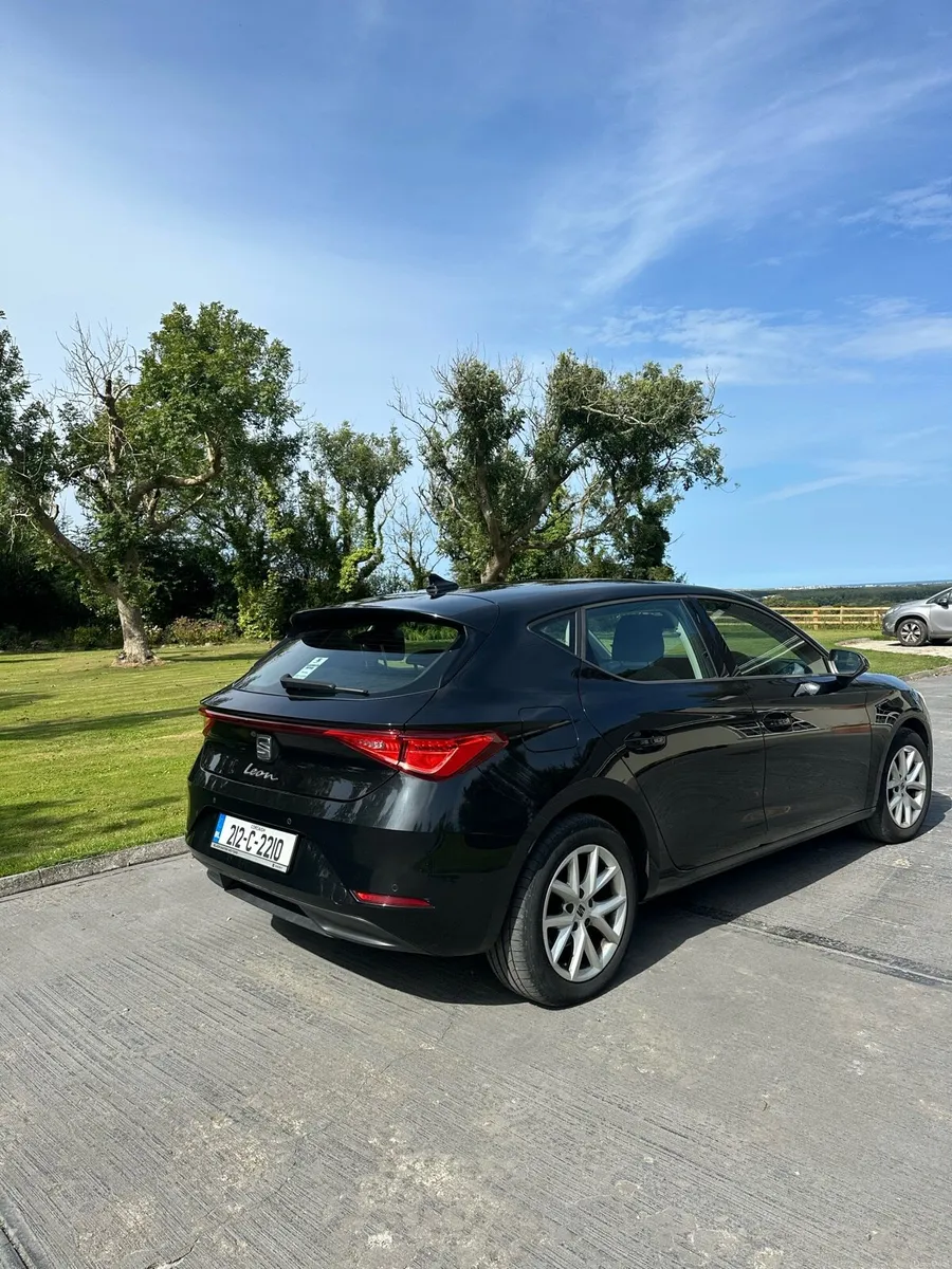 Black seat LEON 2.0TDI 115HP SE 5DR - Image 2