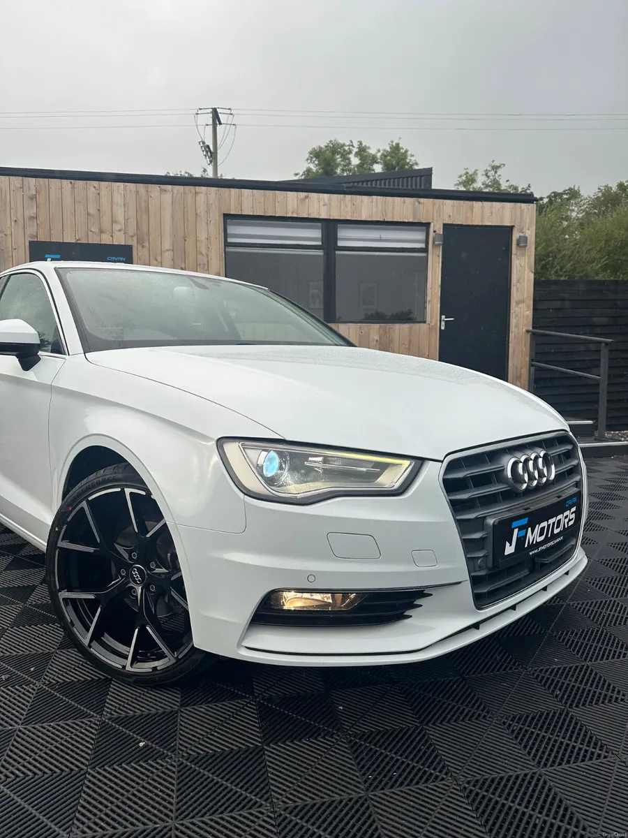 AUDI A3 SALOON 1.4 TFSI AUTO IBIS WHITE - Image 2
