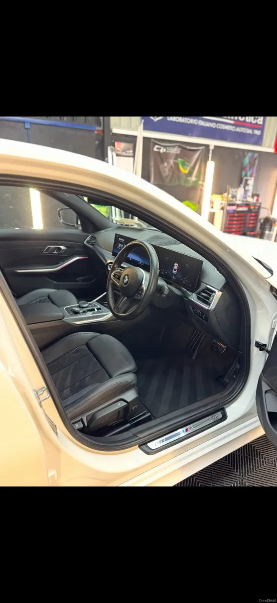BMW 3-Series 2023 - Image 6