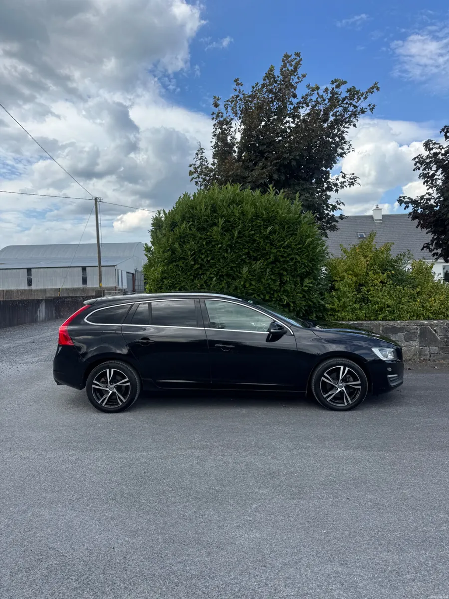 Volvo V60 2015 - Image 2
