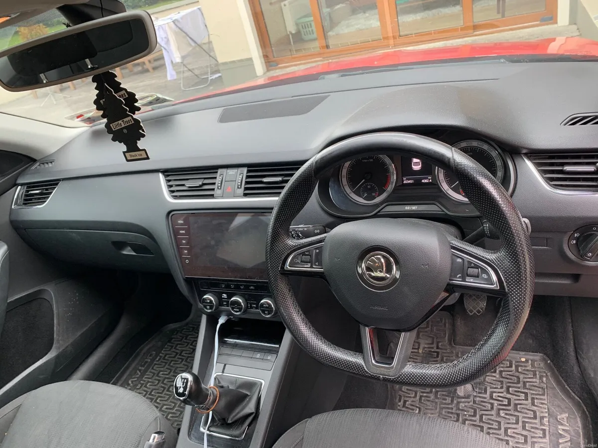 Skoda Octavia 2018 - Image 2