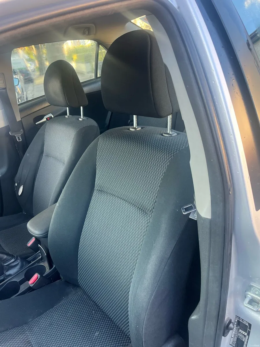 Toyota Corolla 2011 - Image 3