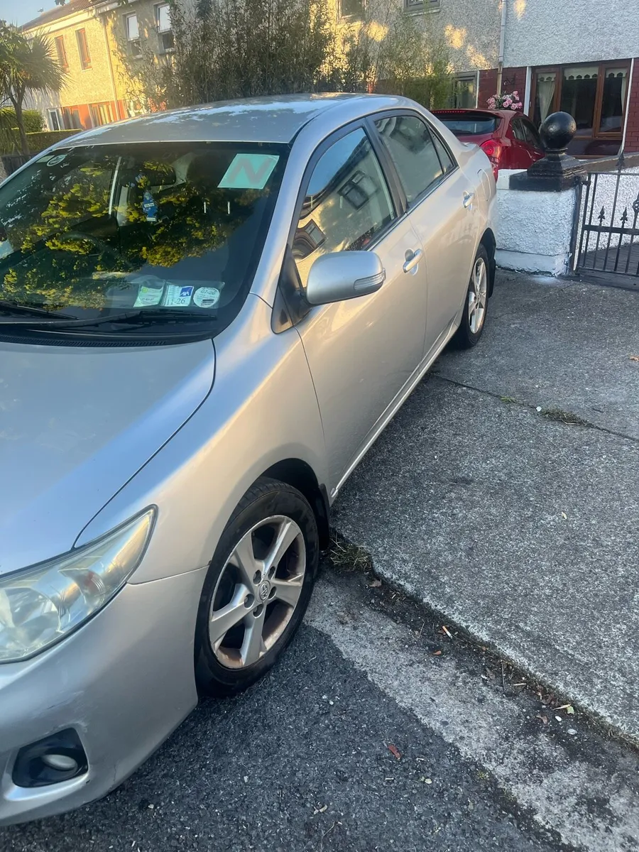 Toyota Corolla 2011 - Image 2