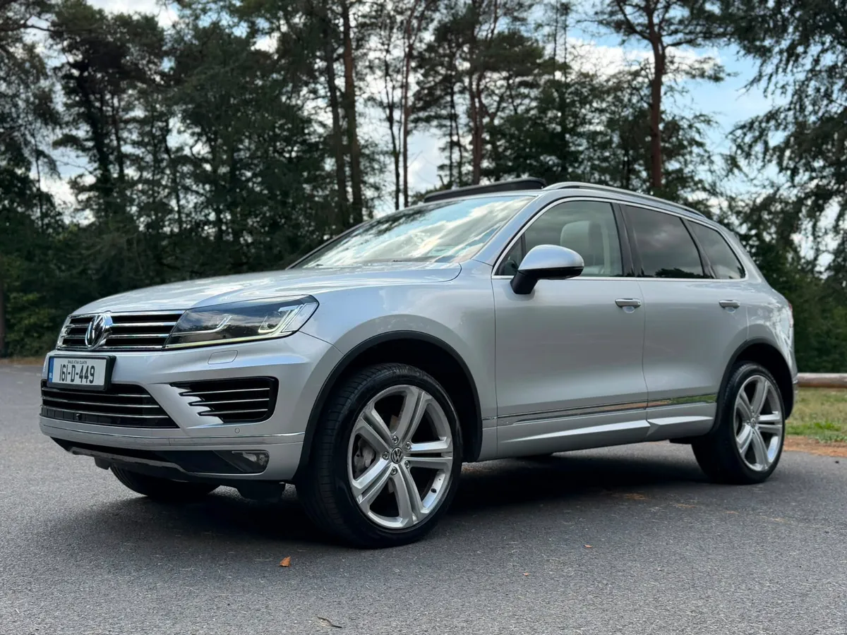 2016 Volkswagen Touareg R-Line Crew Cab - Image 2
