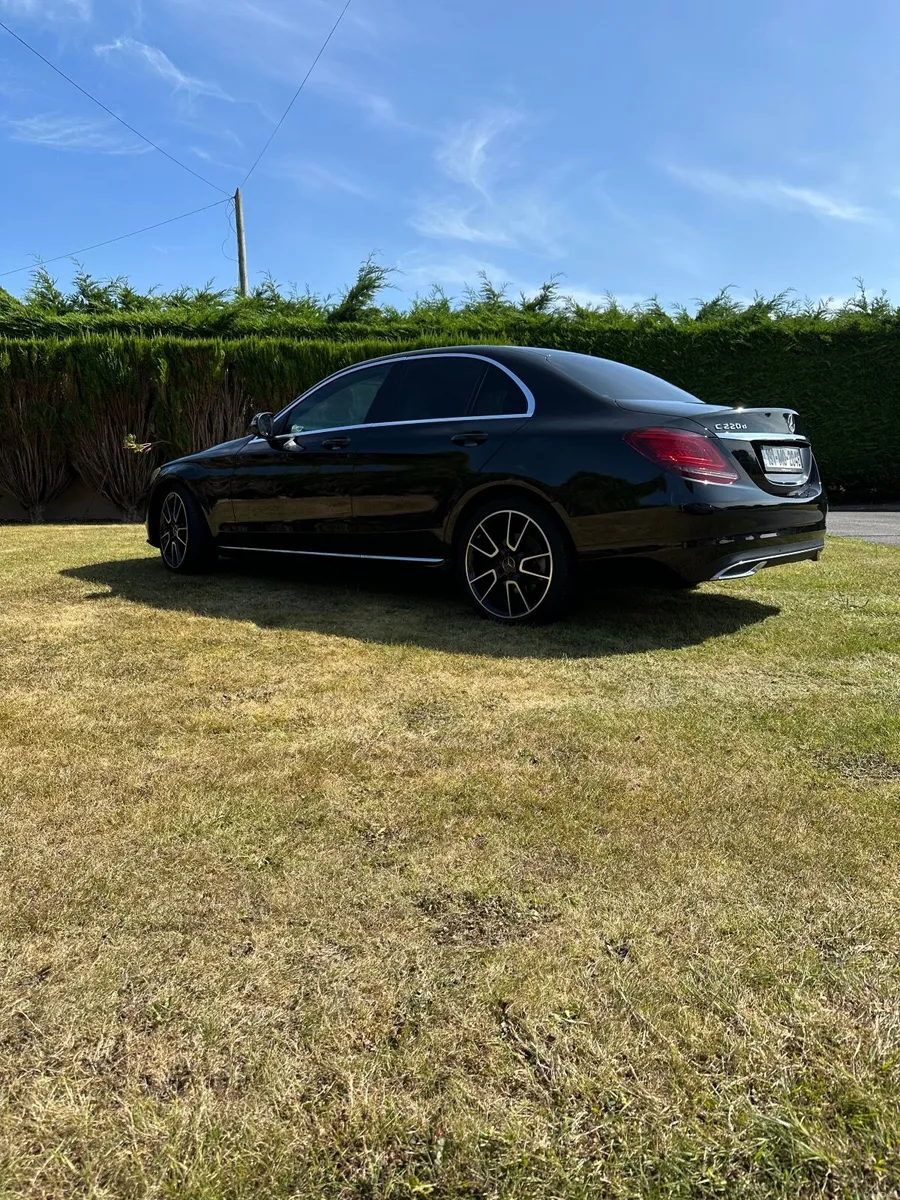 Mercedes-Benz C-Class 2019 - Image 3