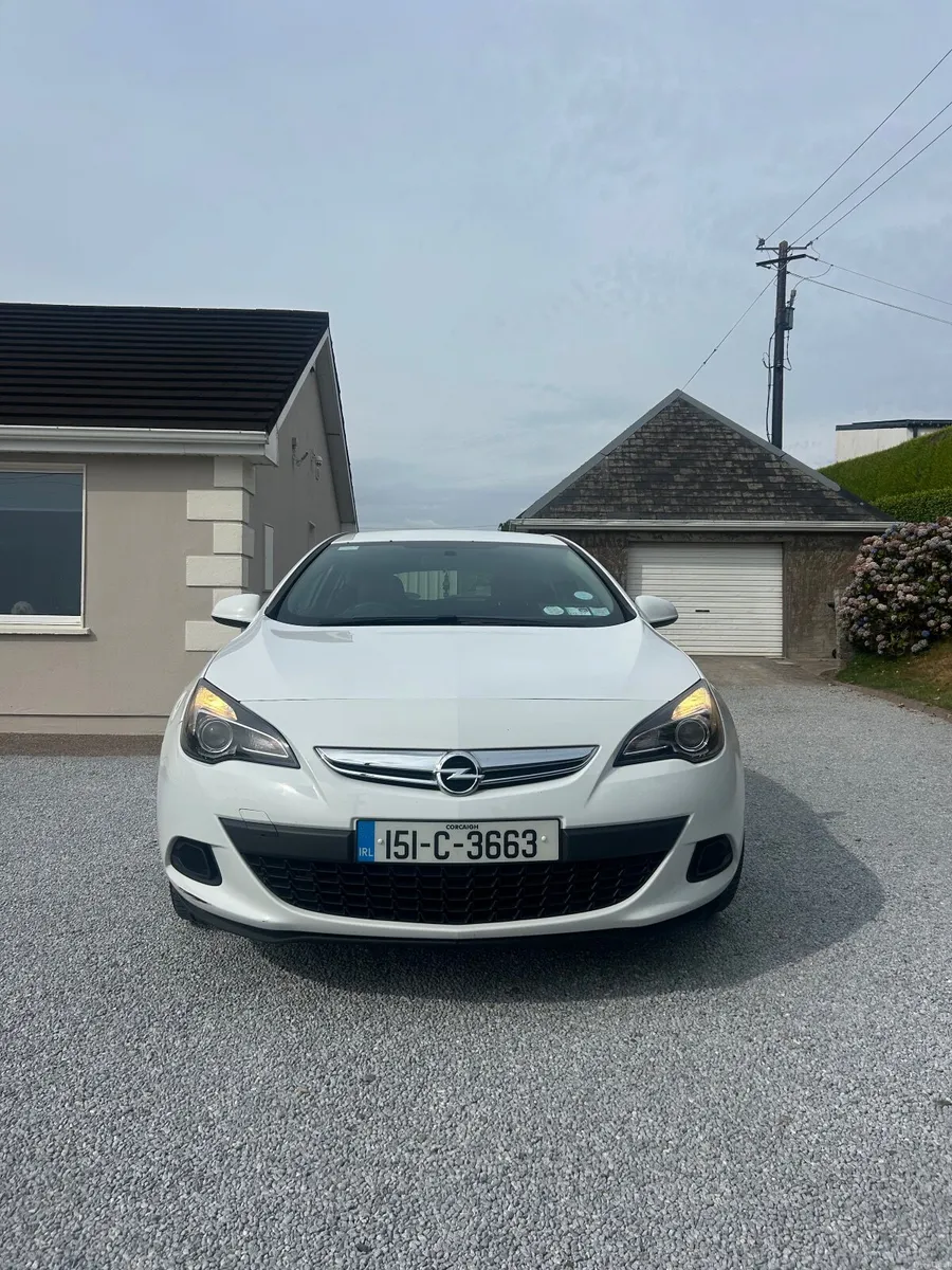 Opel Astra 2015 - Image 1
