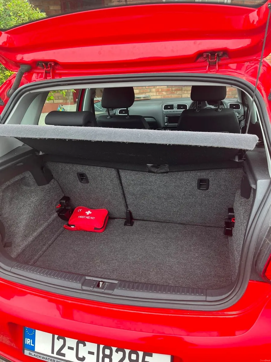 2012 Volkswagen Polo Red - Image 6